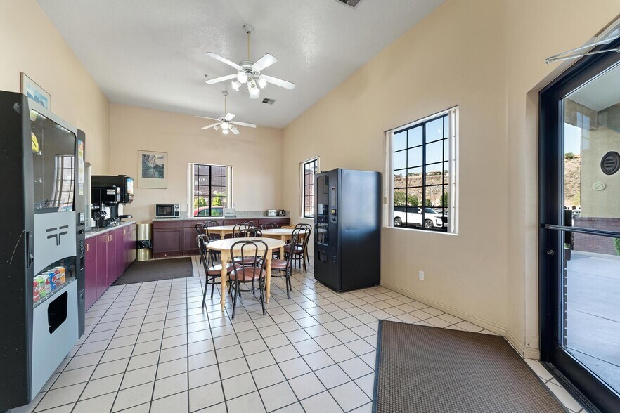 More Photos Of 260 W Main St, Vernal Hotel For Sale