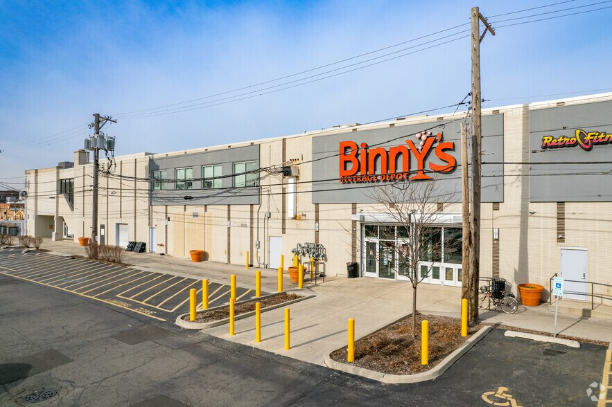 More Photos Of 4901 W Irving Park Rd, Chicago Unknown For Lease