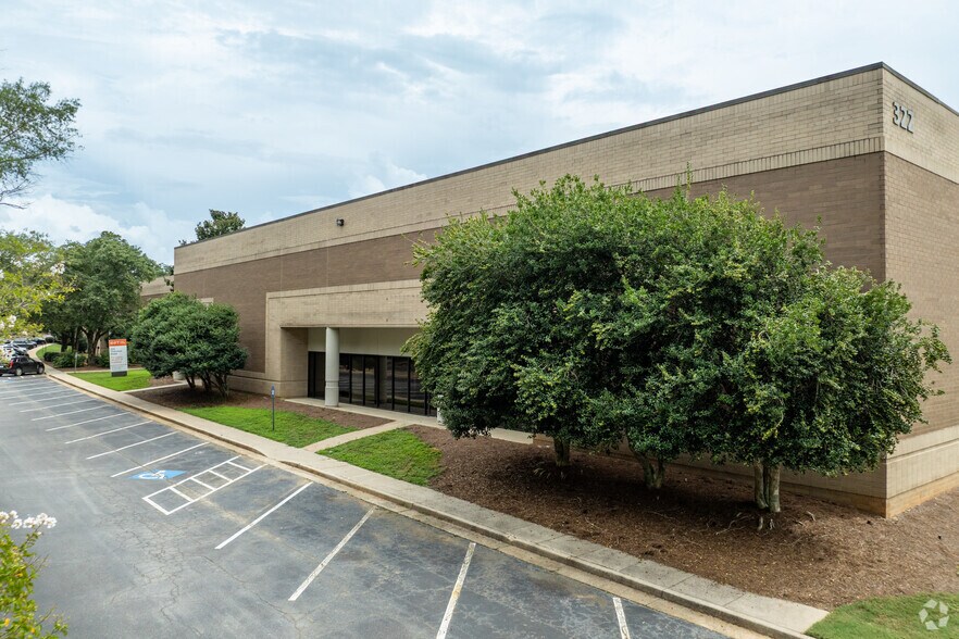 More Photos Of 322 Thornton Rd, Lithia Springs Distribution For Lease