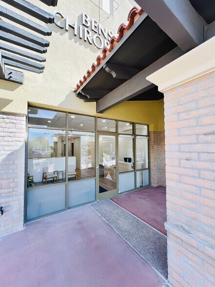 More Photos Of 17050 N Thompson Peak Pky, Scottsdale Storefront For Lease