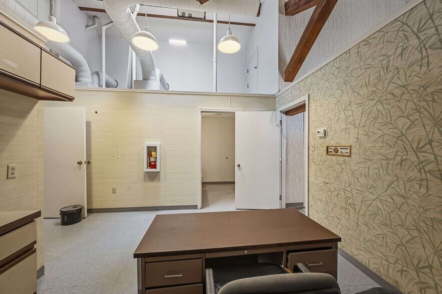 More Photos Of 412 E River St, Elyria Office For Sale