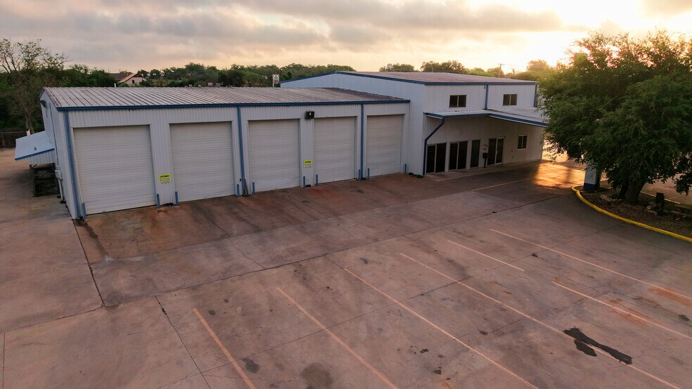 More Photos Of 905 N Harborth Ave, Three Rivers Auto Dealership For Sale