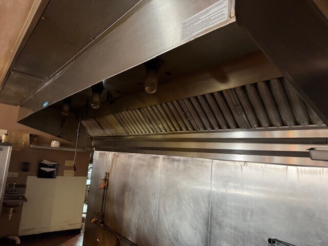 More Photos Of 4030 Northpoint Blvd, Waukegan Freestanding For Lease