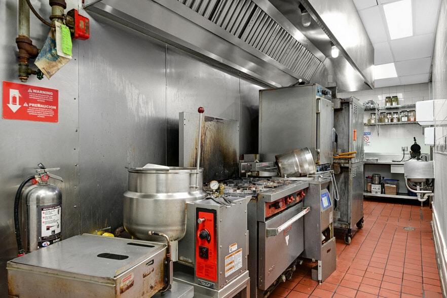 More Photos Of 2795 Hedberg Dr, Minnetonka Restaurant For Sale