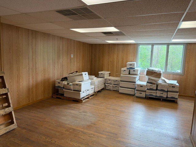More Photos Of 13 Merry Ln, East Hanover Warehouse For Lease