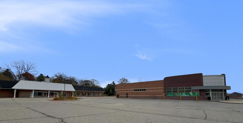 More Photos Of 431 W Lincoln Ave, Ionia Drugstore For Sale