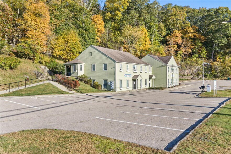 More Photos Of 620 Norwich New London Tpke, Uncasville Office For Lease