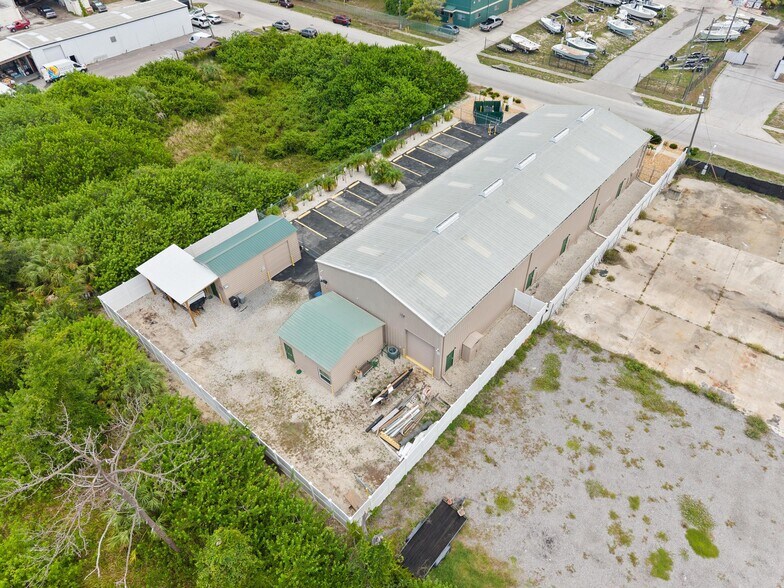 More Photos Of 743 Wesley Ave, Tarpon Springs Warehouse For Lease