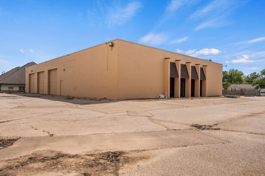 More Photos Of 1630 S St Clair St, Wichita Warehouse For Lease