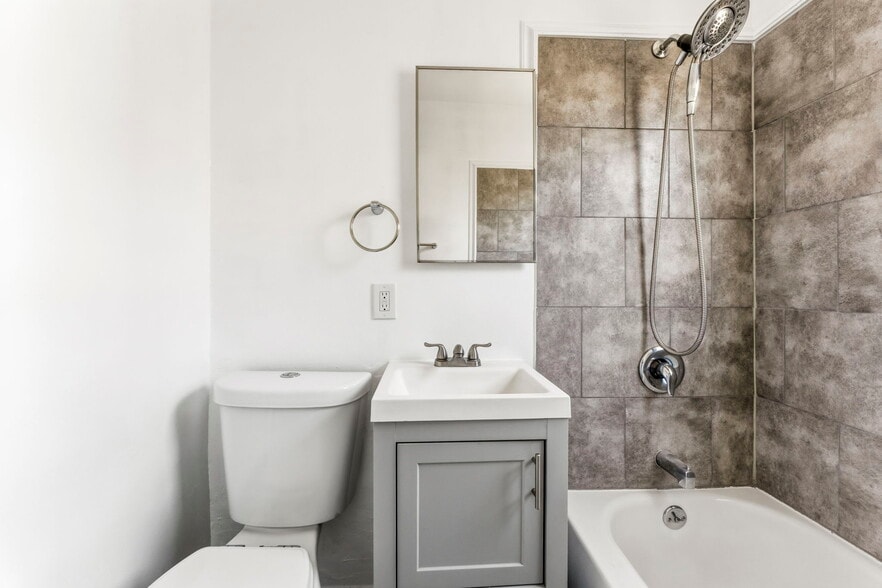 More Photos Of 1047 W 7th St, San Pedro Multifamily For Sale