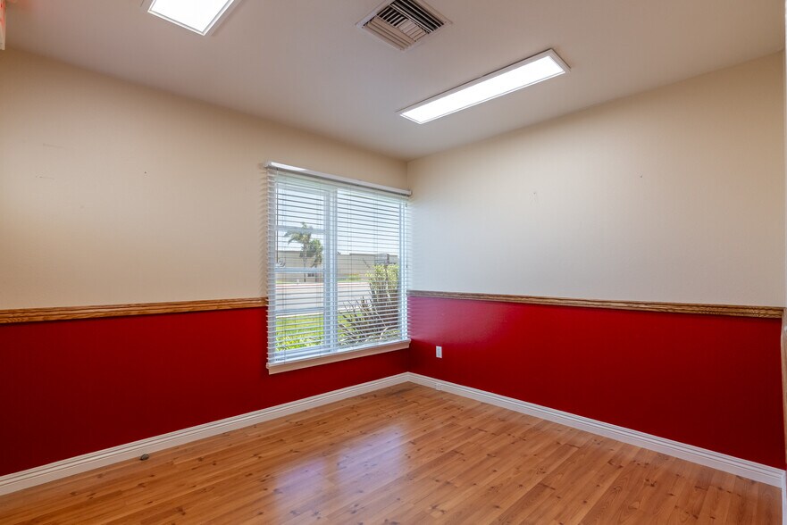 More Photos Of 19361 Beach Blvd, Huntington Beach Medical For Lease