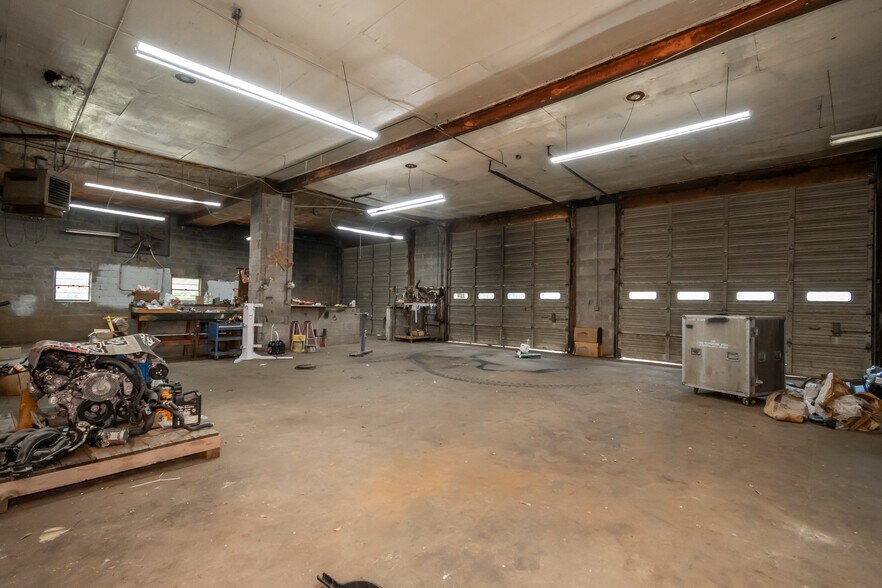 More Photos Of 577 Main st, Lexington Flex For Sale