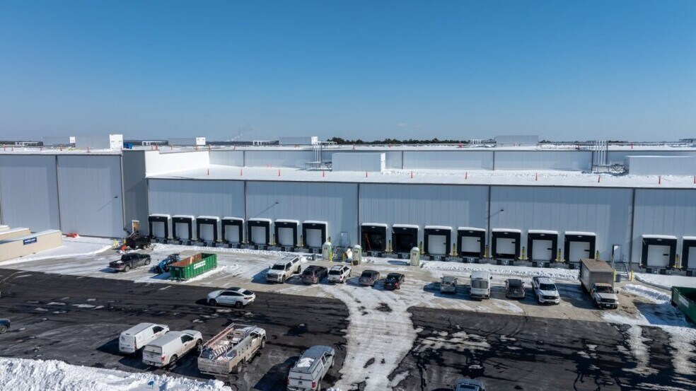 More Photos Of 2100 Smithtown Ave, Ronkonkoma Refrigeration Cold Storage For Lease