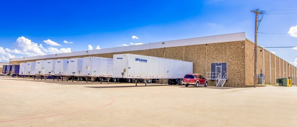 More Photos Of 1905 110th St, Grand Prairie Distribution For Lease