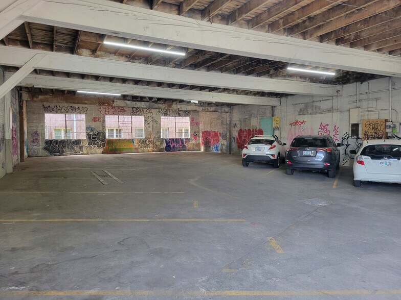 More Photos Of 2626 E Burnside St, Portland Storefront For Lease