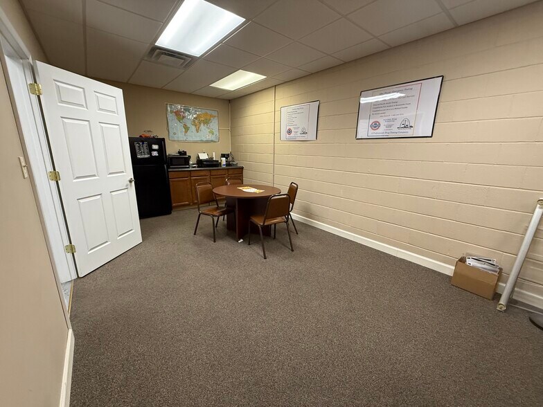 More Photos Of 206 S Church St, Union Office For Sale