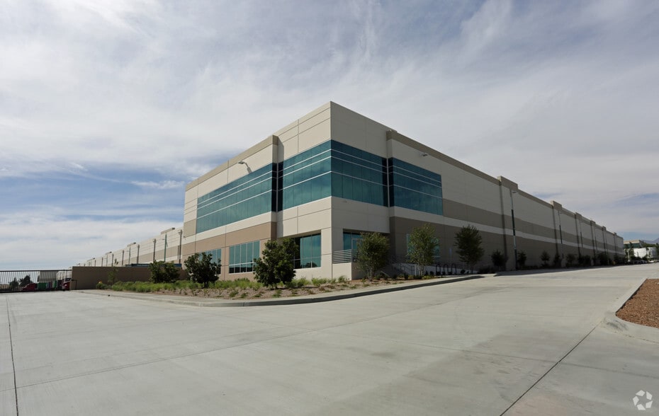 More Photos Of 1420 N Tamarind Ave, Rialto Distribution For Lease