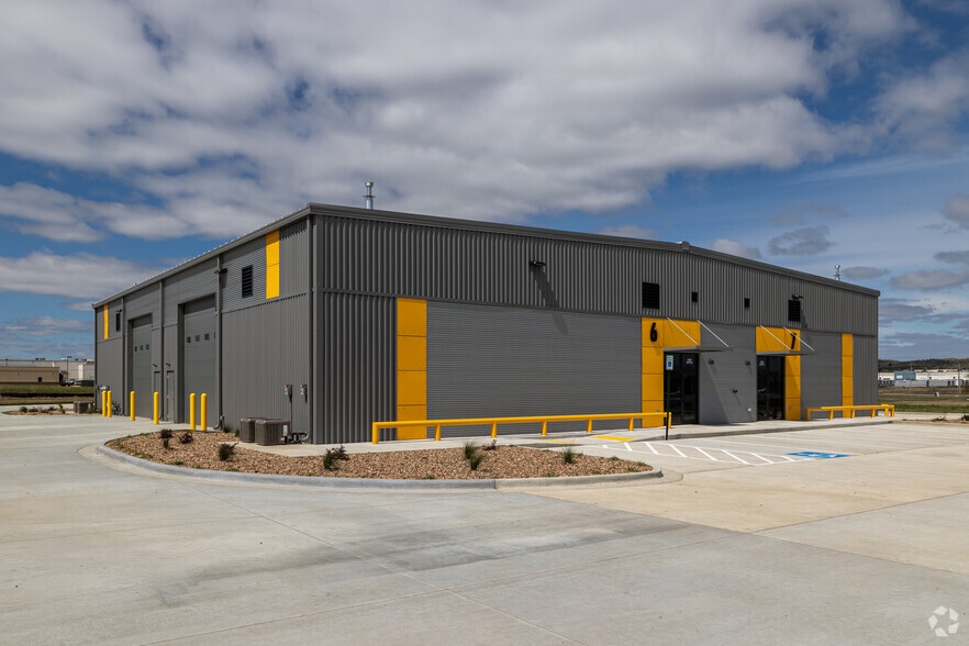 More Photos Of 4600 Regions Park Dr, Fort Smith Flex For Lease