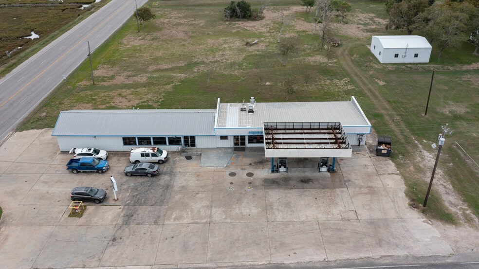 More Photos Of 103 Henderson St, Palacios Convenience Store For Sale