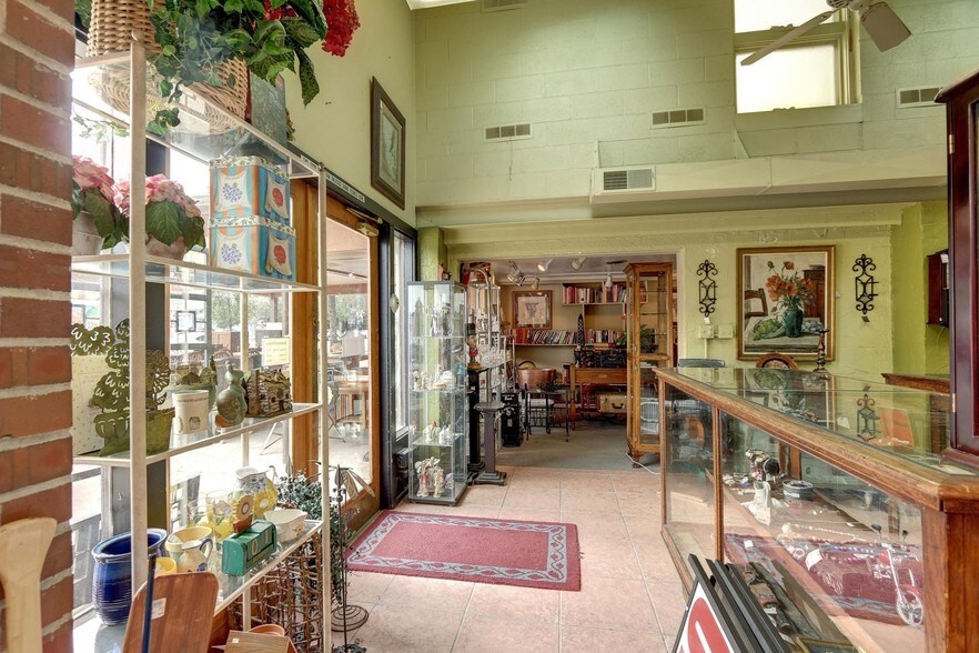 More Photos Of 807 Wilcox St, Castle Rock Storefront For Sale