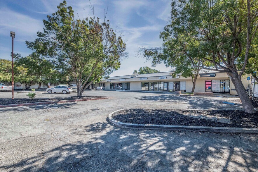 More Photos Of 1615 W Texas St, Fairfield Office Residential For Lease