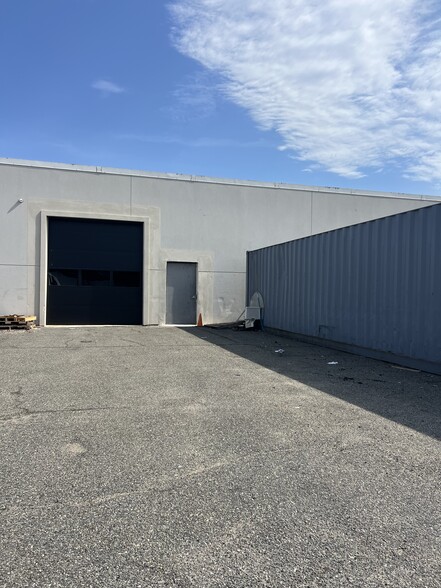 More Photos Of 168 Broad Hollow Rd, Farmingdale Freestanding For Lease