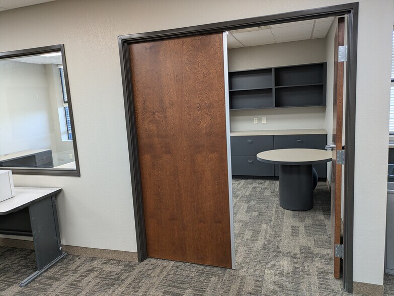 More Photos Of 1835 W Chandler Blvd, Chandler Office For Lease