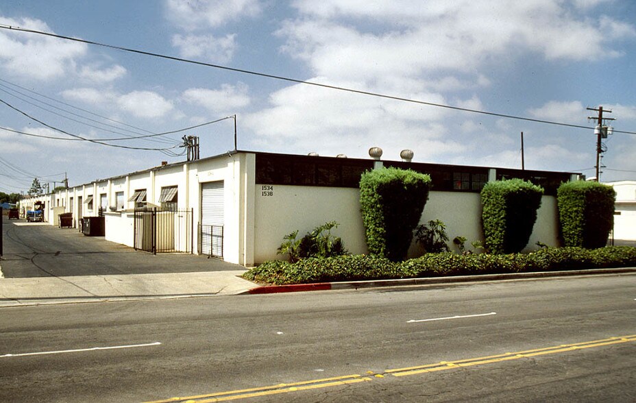 More Photos Of 1538 E Chestnut Ave, Santa Ana Distribution For Lease