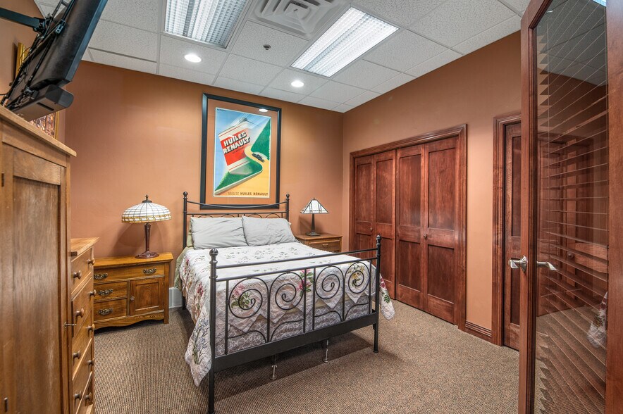 More Photos Of 111 N Broadway St, Green Bay Office Residential For Sale