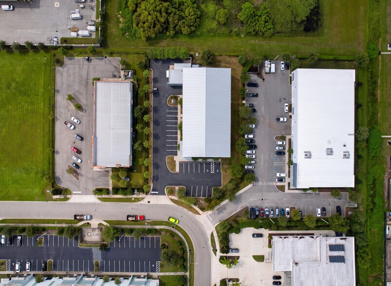 More Photos Of 660 Garden Commerce Pky, Winter Garden Warehouse For Sale