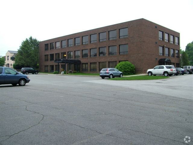 More Photos Of 1020 Plain St, Marshfield Office For Lease