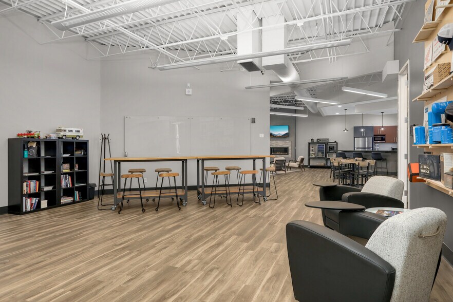 More Photos Of 4950 W 78th St, Bloomington Warehouse For Sale