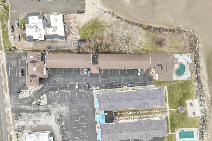 More Photos Of 1723 E Perry St, Port Clinton Hotel For Sale