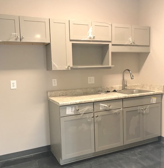 More Photos Of 1919 E 52nd St, Indianapolis Office For Lease