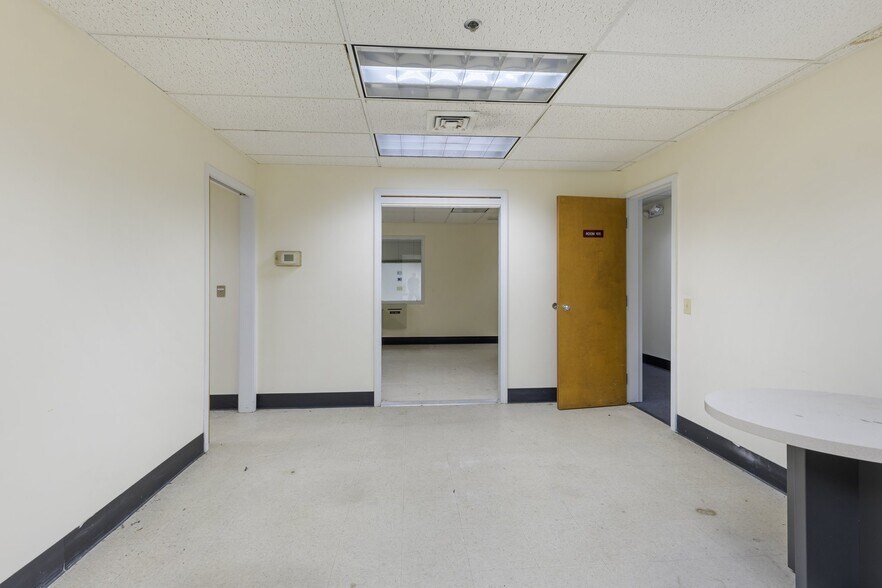 More Photos Of 19-25 Main St, Hartford Office Residential For Sale