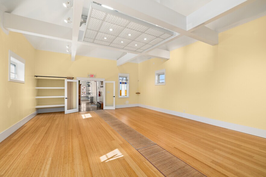 More Photos Of 20 N Mulberry St, Mansfield Office For Sale