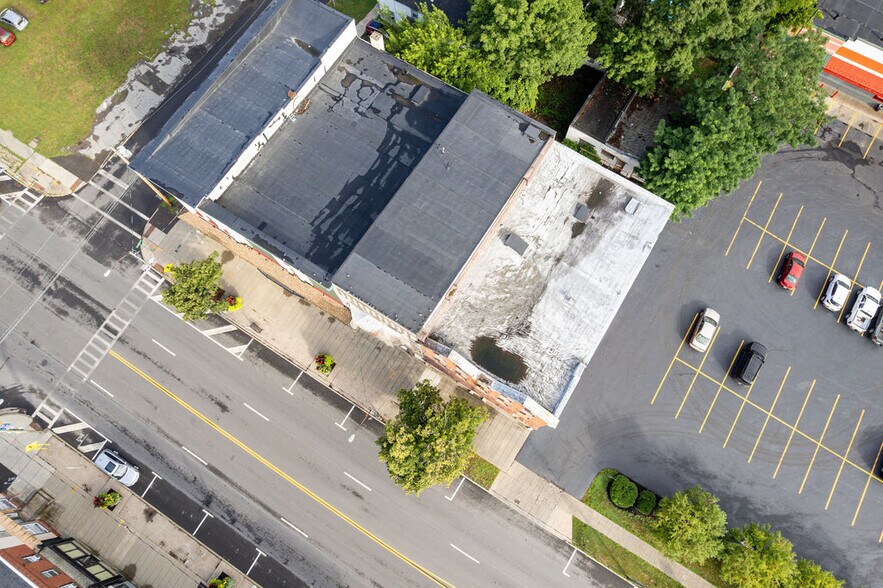 More Photos Of 114-116 W Broadway, Fulton Multifamily For Sale
