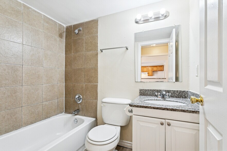 More Photos Of 3300 Garden Oaks Dr, New Orleans Apartments For Sale