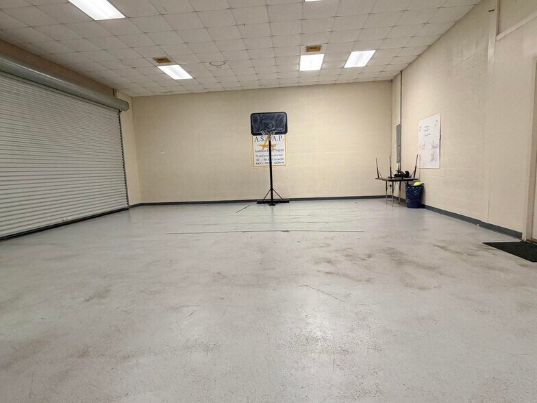 More Photos Of 800 S Main St, Petal Freestanding For Sale