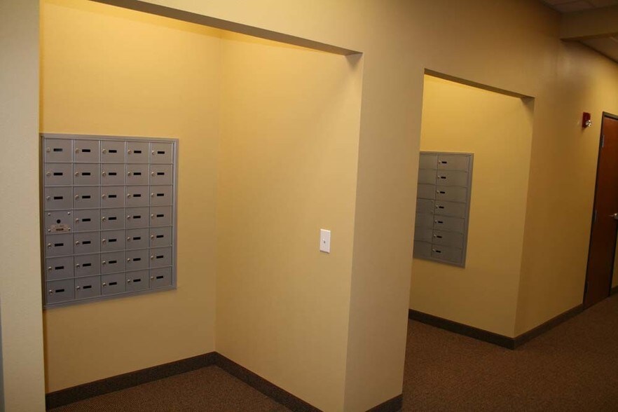 More Photos Of 1011 Surrey Ln, Flower Mound Office For Lease