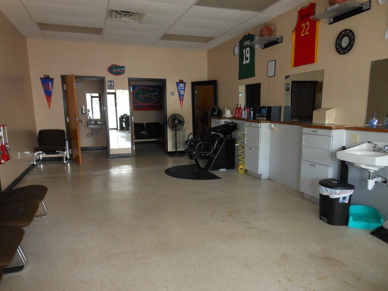 More Photos Of 5810-5840 SE Abshier Blvd, Belleview Storefront For Sale