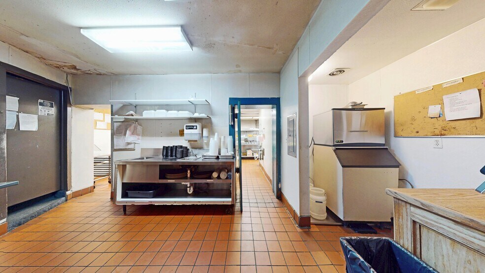 More Photos Of 111 S 1st St, La Salle Restaurant For Sale