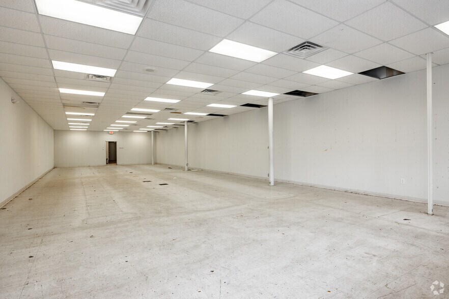 More Photos Of 455 State Rt 23, Wantage Supermarket For Lease