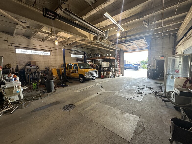 More Photos Of 30030-30040 Lakeland Blvd, Wickliffe Showroom For Lease