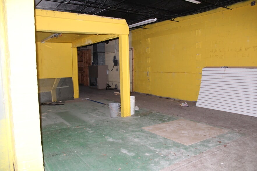 More Photos Of 564-578 W Main St, Dothan Freestanding For Lease