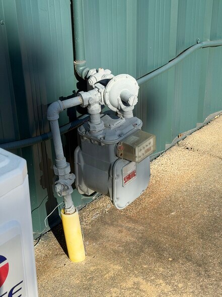 More Photos Of 1653 Thomas a Betts Pky, Rocky Mount General Retail For Lease