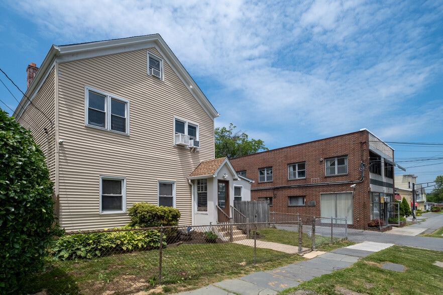 Primary Photo Of 124 Lincoln Ave, Mount Vernon Office For Sale