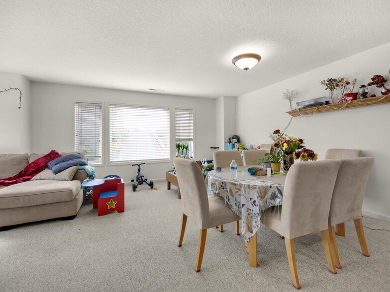 More Photos Of 107 Sunset Blvd, Cannon Beach Storefront Retail Residential For Sale