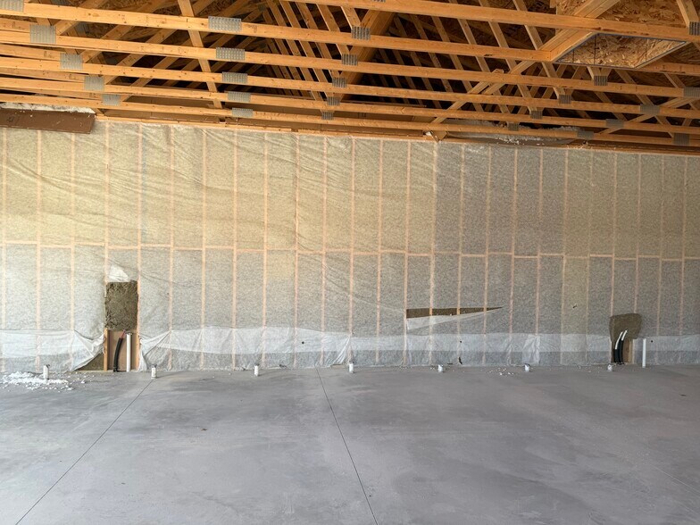 More Photos Of 2121 S Schaefer St, Appleton General Retail For Lease