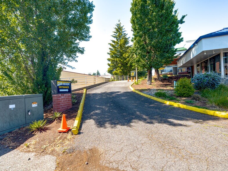 More Photos Of 10189 SE Sunnyside Rd, Clackamas Carwash For Sale